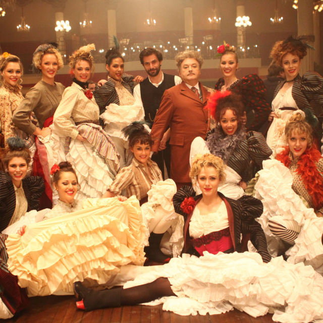 Mistério no Moulin Rouge