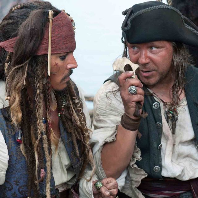 Piratas das Caraíbas - Por Estranhas Marés