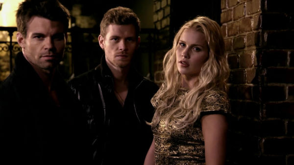 Obitelj prvih vampira vraća se u New Orleans kako bi povratili grad i suočili se s moćnim neprijateljima iz vlastite prošlosti.