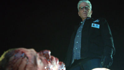 Ekipa forenzičara rješava zločine pretraživanjem mjesta zločina, skupljanjem dokaza te pronalaženjem djelova koji nedostaju kako