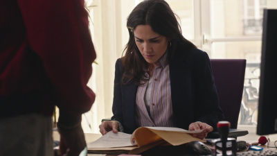 DRUŽINSKE PREISKAVE - Družinske skrivnosti se razkrijejo, ko preiskava pride preblizu doma.